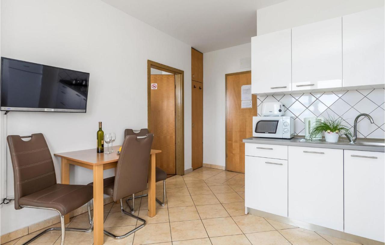 Nice Apartment In Volosko With Kitchen エクステリア 写真